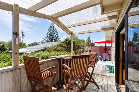 Photo of property in 14 Hughes Street, Waikanae Beach, Waikanae, 5036