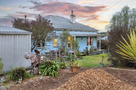 Photo of property in 2 Church Street, Waipawa, 4210