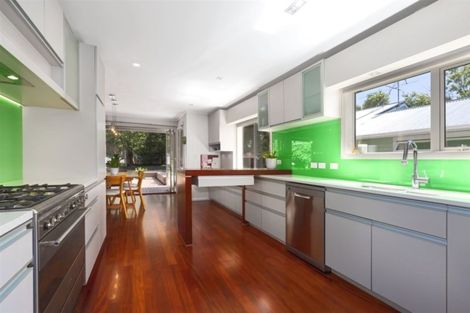 Photo of property in 18 Airlie Road, Plimmerton, Porirua, 5026