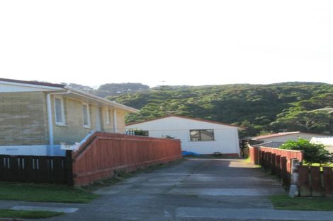 Photo of property in 32 Mahinawa Street, Takapuwahia, Porirua, 5022