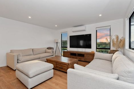 Photo of property in 33 Te Paea Avenue, Karaka, 2124