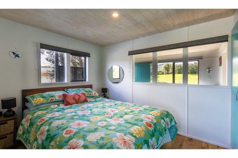 Photo of property in 6569 Pouto Road, Pouto, 0391