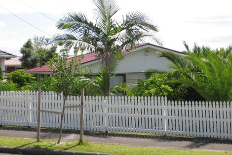 Photo of property in 52 Mcfadzean Drive, Blockhouse Bay, Auckland, 0600