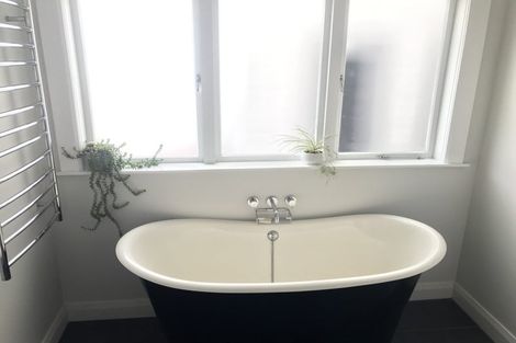 Photo of property in 25 Cameron Road, Bluff Hill, Napier, 4110