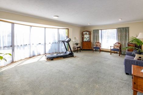 Photo of property in 10 Pyatt Place, Redwood, Christchurch, 8051