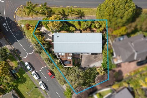 Photo of property in 2 Lyons Avenue, Murrays Bay, Auckland, 0630