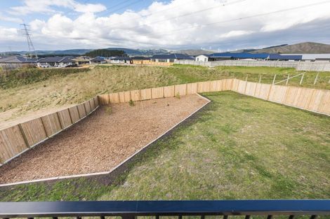 Photo of property in 15 Gibraltar Way, Fitzherbert, Palmerston North, 4410