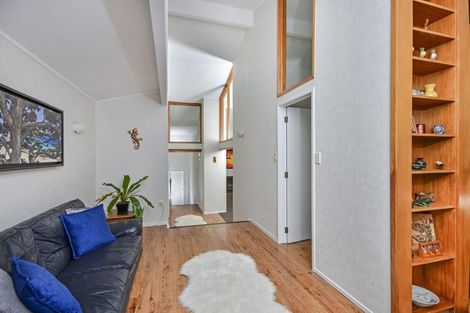 Photo of property in 9 Trevone Place, Forrest Hill, Auckland, 0620