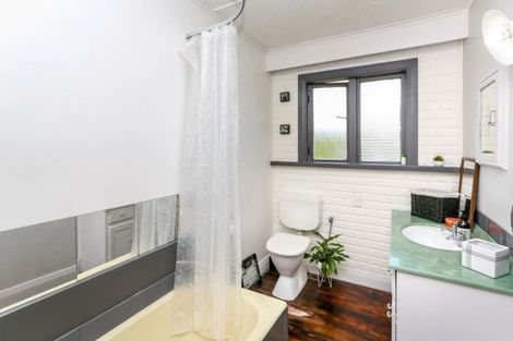 Photo of property in 212 Huatoki Street, Upper Vogeltown, New Plymouth, 4310