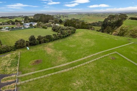 Photo of property in 2594 Awhitu Road, Awhitu, 2684