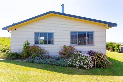 Photo of property in 34 Okiwa Terrace, Waiinu Beach, Whanganui, 4588