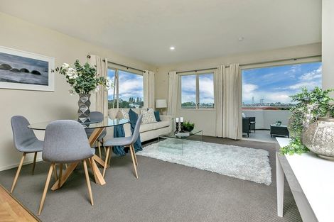 Photo of property in 3/48a Exmouth Road, Northcote, Auckland, 0627