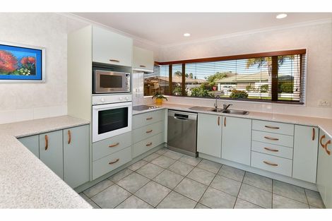 Photo of property in 16 Dan Tori Place, Orewa, 0931