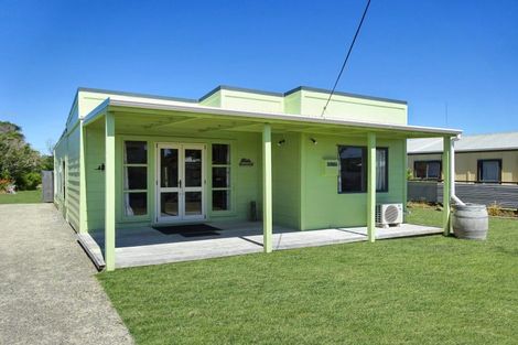 Photo of property in 15 Rangitane Street, Himatangi Beach, Foxton, 4891