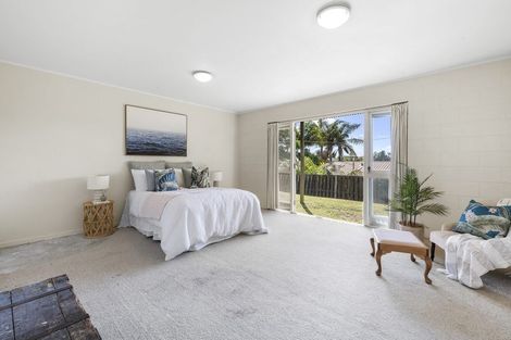 Photo of property in 13 Prestige Place, Castor Bay, Auckland, 0620