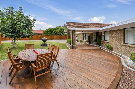 Photo of property in 14 Framalda Place, Conifer Grove, Takanini, 2112