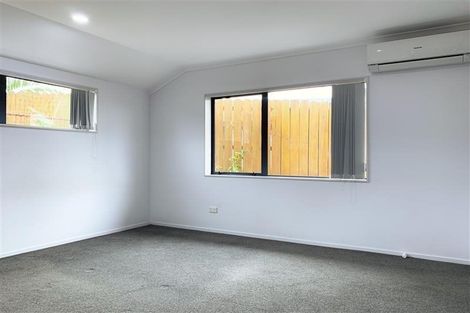 Photo of property in 18 Plumstead Rise, Glen Eden, Auckland, 0602