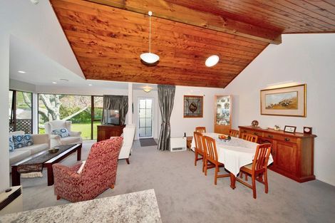 Photo of property in 6a Spencer Place, Merrilands, New Plymouth, 4312
