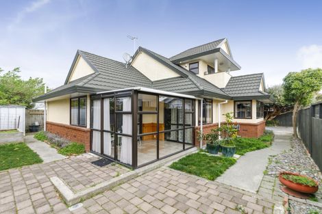 Photo of property in 8a Palm Avenue, Hokowhitu, Palmerston North, 4410