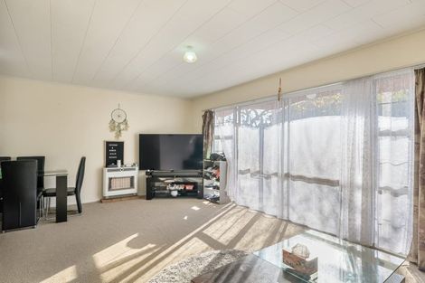 Photo of property in 2/14 Fuller Grove, Woburn, Lower Hutt, 5010