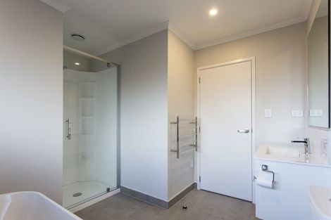 Photo of property in 12 Porokaiwhiri Avenue, Helensville, 0800