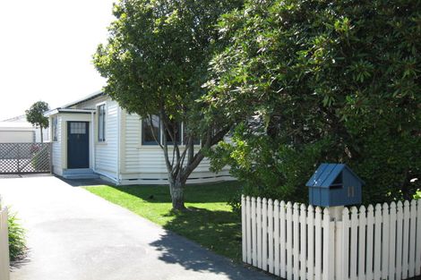 Photo of property in 11 Saint Ronans Avenue, Waterloo, Lower Hutt, 5011