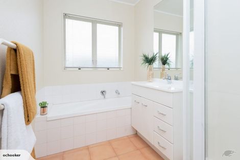 Photo of property in 49 De Quincey Terrace, Highland Park, Auckland, 2010