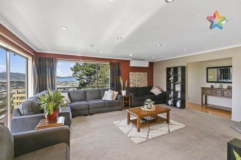Photo of property in 10 Jacaranda Grove, Maungaraki, Lower Hutt, 5010