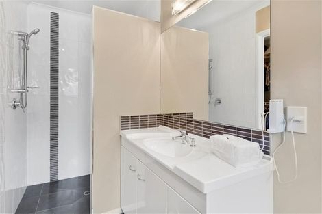 Photo of property in 24 Redhaven Place, Bethlehem, Tauranga, 3110