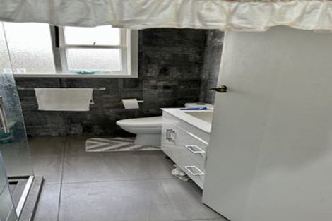 Photo of property in 1/174 Lake Road, Northcote, Auckland, 0627