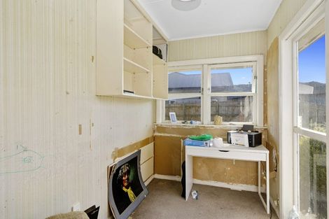 Photo of property in 4/5 Westminster Road, Wainuiomata, Lower Hutt, 5014