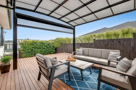 Photo of property in 22 Takurua Terrace, Orewa, 0931