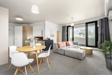 Photo of property in Endeavour Apartments, 18/125 Thorndon Quay, Pipitea, Wellington, 6011