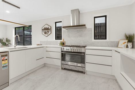 Photo of property in 11 Kawakawa Place, Hillcrest, Hamilton, 3216