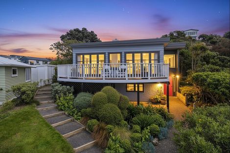Photo of property in 22 Tai Paku Paku Road, Karaka Bays, Wellington, 6022