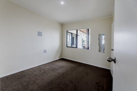 Photo of property in 17 Dungarvon Place, Clendon Park, Auckland, 2103