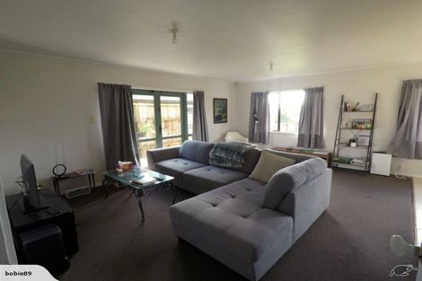 Photo of property in 17a Riserra Drive, Ranui, Auckland, 0612