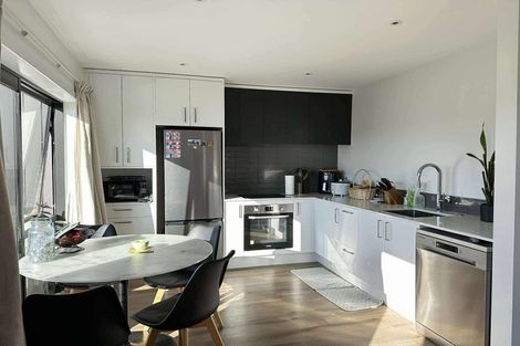 Photo of property in 8/38 Jane Maree Road, Kumeu, 0810