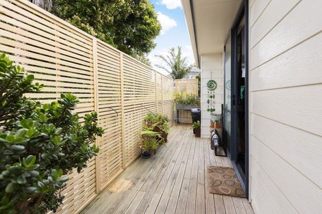 Photo of property in 25a Clairville Crescent, Wai O Taiki Bay, Auckland, 1072