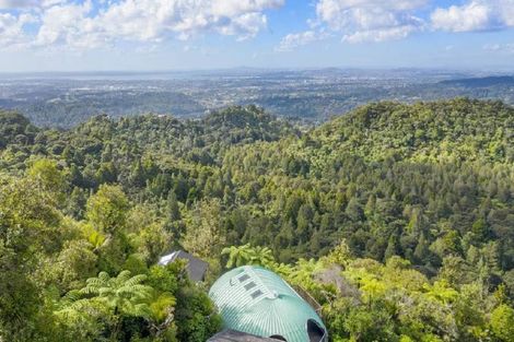 Photo of property in 442-454 Scenic Drive, Waiatarua, Auckland, 0612