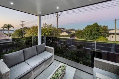 Photo of property in 4a Rothesay Bay Road, Rothesay Bay, Auckland, 0630