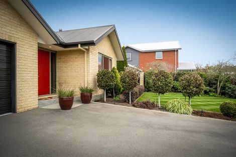Photo of property in 96 Willowview Drive, Redwood, Christchurch, 8051