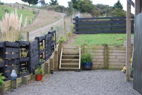 Photo of property in 37 Valley Road, Hikurangi, 0114