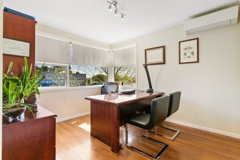 Photo of property in 11 Blakeborough Drive, Forrest Hill, Auckland, 0620