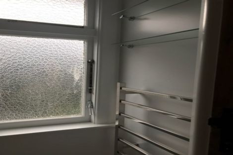 Photo of property in 49 Cambridge Terrace, Kaiti, Gisborne, 4010