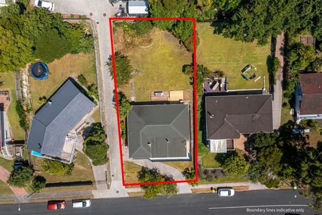 Photo of property in 33 Weatherly Road, Torbay, Auckland, 0630