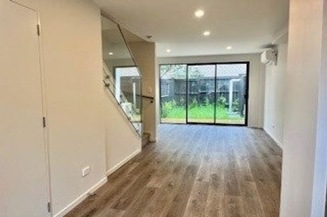 Photo of property in 9/11 Scanlen Terrace, Kelston, Auckland, 0602