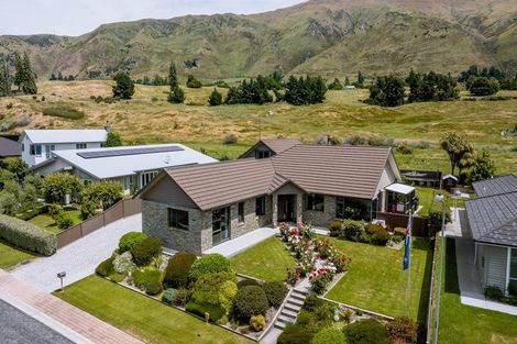 Photo of property in 48 Kelliher Drive, Wanaka, 9305