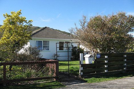 Photo of property in 49 Dover Road, Wainuiomata, Lower Hutt, 5014