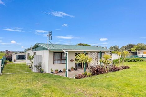 Photo of property in 100 Pukehina Parade, Pukehina, 3189